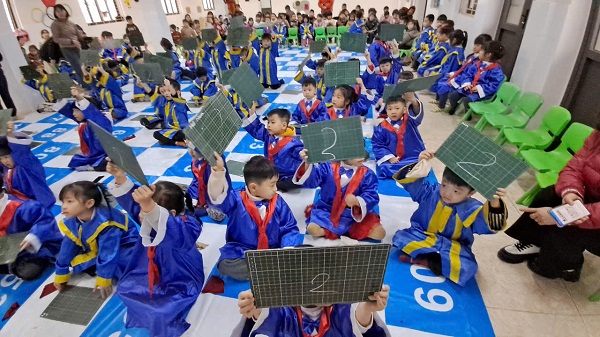 Hình ảnh trẻ tham gia phần thi