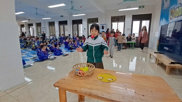 Hình ảnh các bạn tham dự cứu trợ các thí sinh