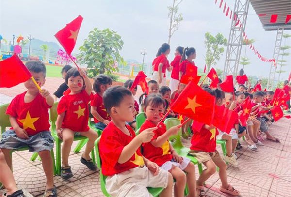 Tiết mục đồng diễn của trẻ chào mừng 80 năm Quốc Khánh