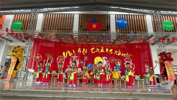 Múa Chiếc đèn ông sao