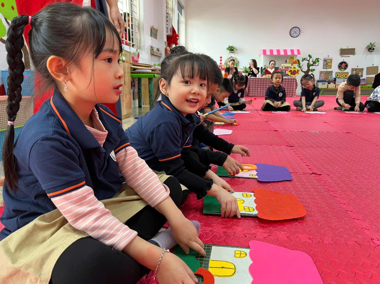 Ở trường mầm non, các con học những gì?