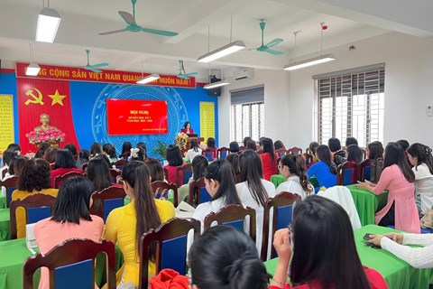 HỘI NGHỊ SƠ KẾT HỌC KÌ 1 VÀ TRAO GIẤY KHEN GIÁO VIÊN, NHÂN VIÊN GIỎI TRƯỜNG MẦM NON HỢP THANH