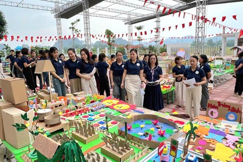 HỘI THI LÀM ĐỒ DÙNG, ĐỒ CHƠI TỰ TẠO, SÂN CHƠI SÁNG TẠO Ý NGHĨA