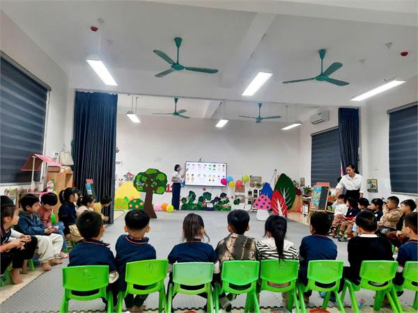 Biểu diễn Gà gáy le te